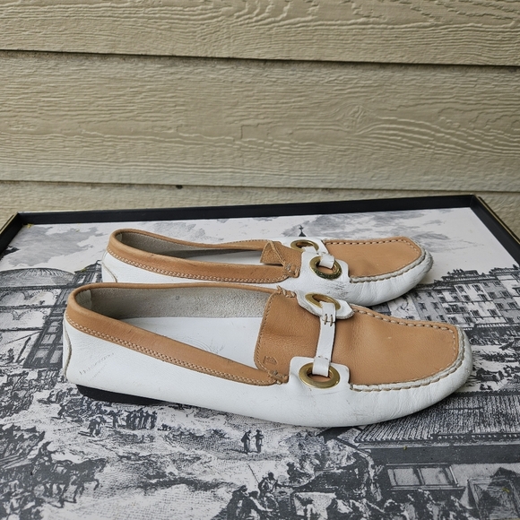 Tod's tan and white leather loafers size 9 FLAWED - Picture 1 of 12